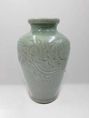 明‧龍泉窯刻花瓶