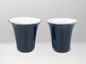 清‧藍釉六瓣杯一對