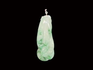 鑲18K扣翡翠佛手花吊墜