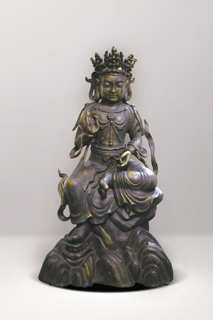 清‧銅漆金自在觀音須彌座像